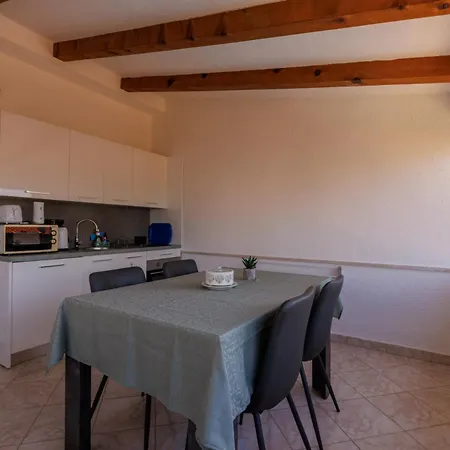 Zely With Outdoor Pool Apartamento *