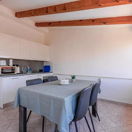 Zely With Outdoor Pool Apartament
