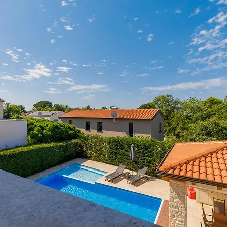 Zely With Outdoor Pool * Poreč