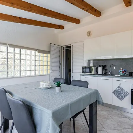 Apartamento Zely With Outdoor Pool *