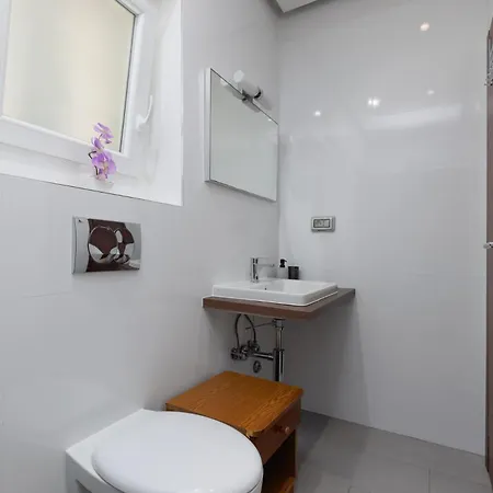 Zely With Outdoor Pool Apartament *