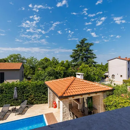 Zely With Outdoor Pool Apartament