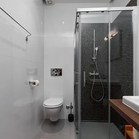 Zely With Outdoor Pool Apartamento