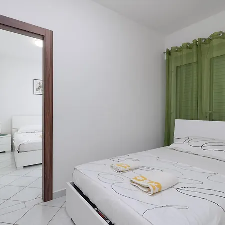 Zely With Outdoor Pool Apartament Poreč