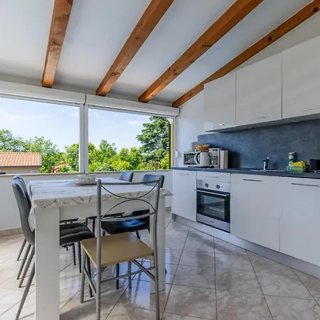Apartament Zely With Outdoor Pool Poreč