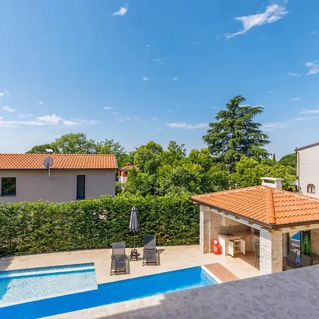Zely With Outdoor Pool Apartamento