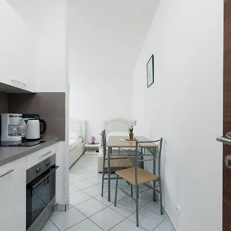 Apartamento Zely With Outdoor Pool *