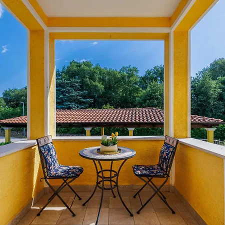 Zely With Outdoor Pool Apartamento *